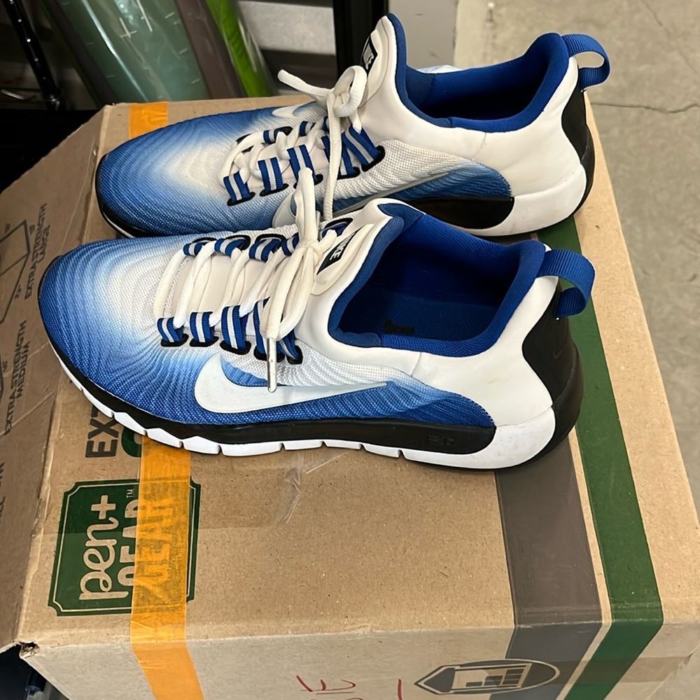 Men’s Nike free trainers size 8